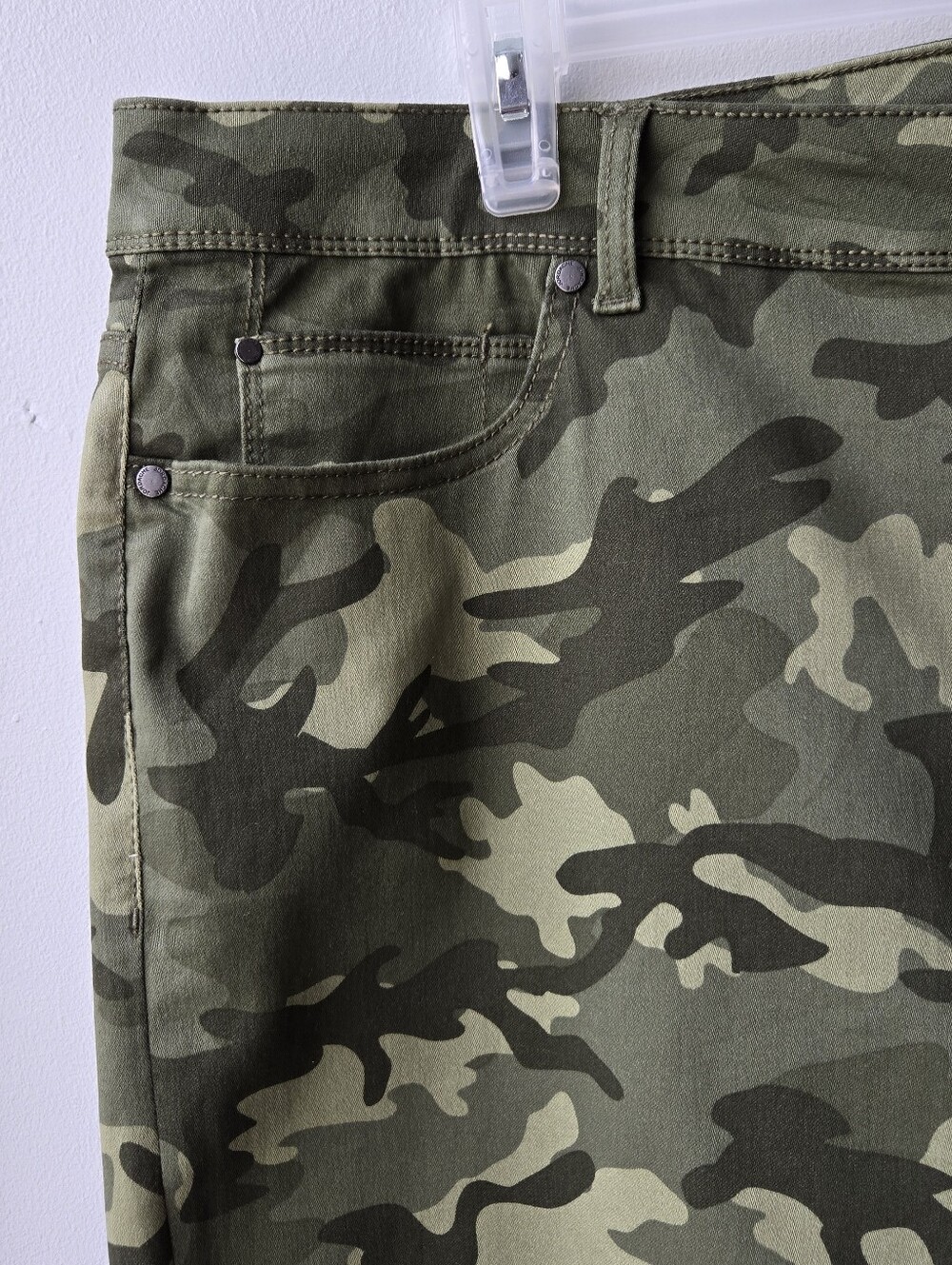 Camo Shorts Womens Size 20 Stretch  - Olive Green